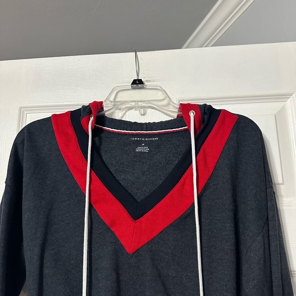 Tommy Hilfiger Women's Cropped Hoodie - Picture 2 of 15